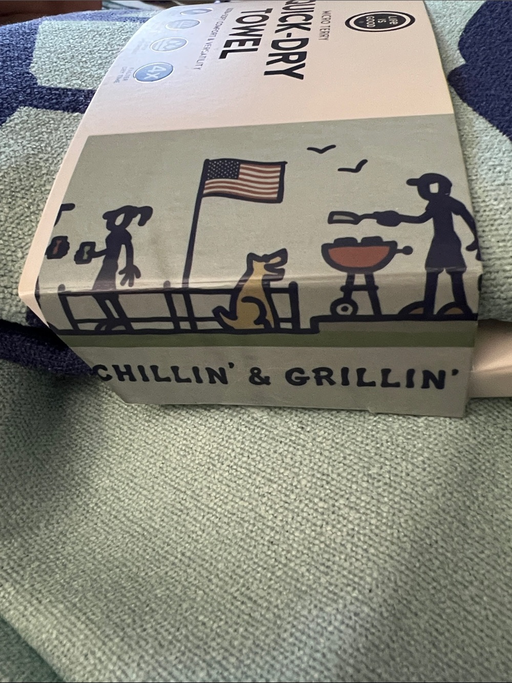 Life Is Good Quick-Dry Towel in Mint Green Chillin’ & Grillin’ - Picture 2 of 4